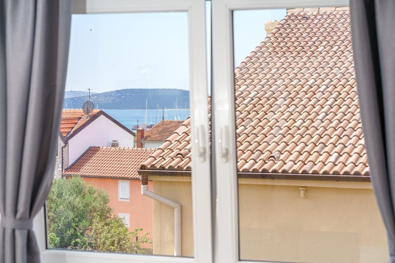 Family Petrov Apartments Vodice Buitenkant foto