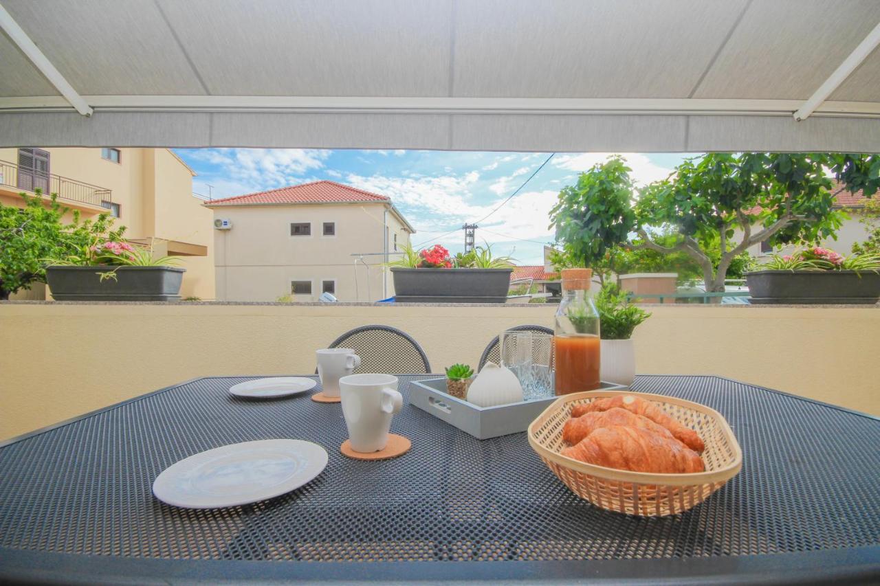 Family Petrov Apartments Vodice Buitenkant foto