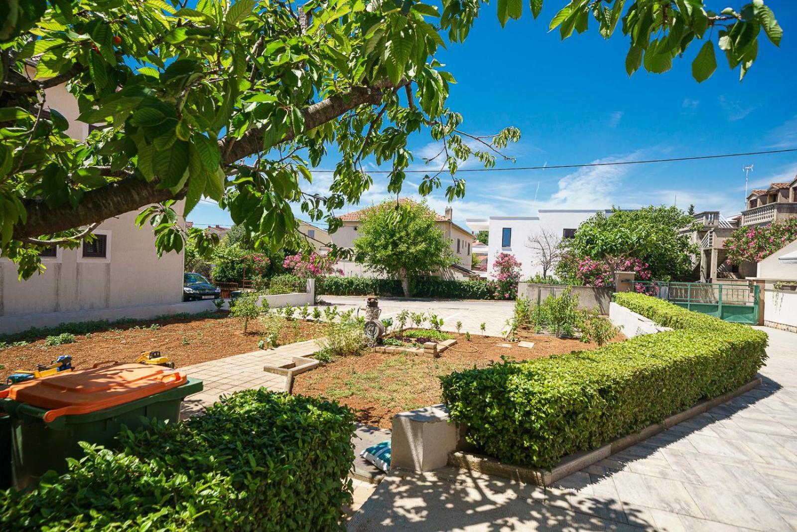 Family Petrov Apartments Vodice Buitenkant foto