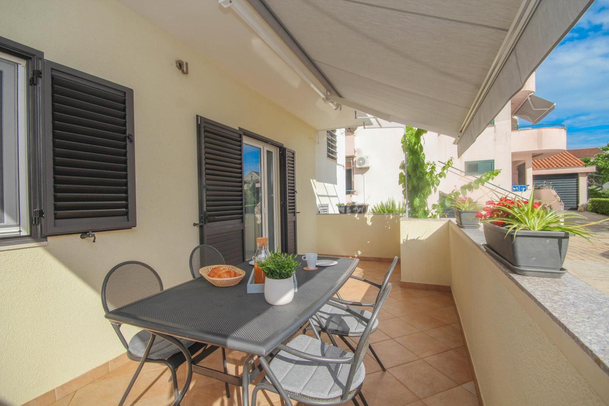 Family Petrov Apartments Vodice Kamer foto